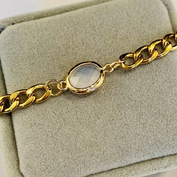 Opal & 18K Curb Chain Bracelet - Picture 1 of 3